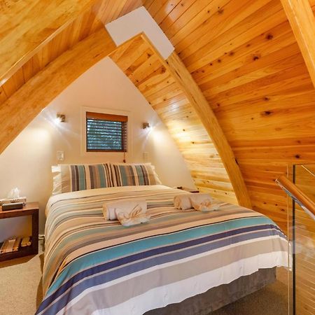 Onetangi Chalet Villa ภายนอก รูปภาพ