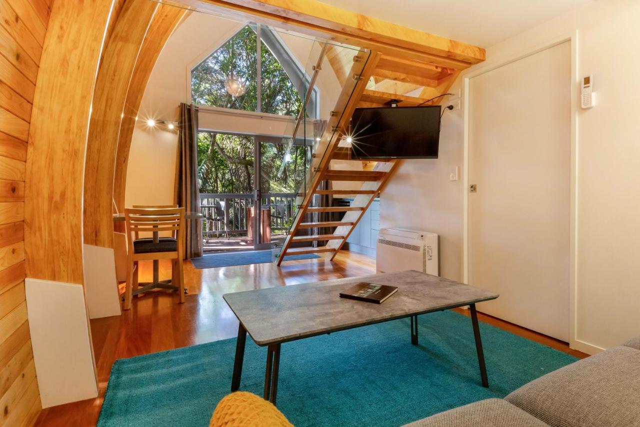 Onetangi Chalet Villa ภายนอก รูปภาพ