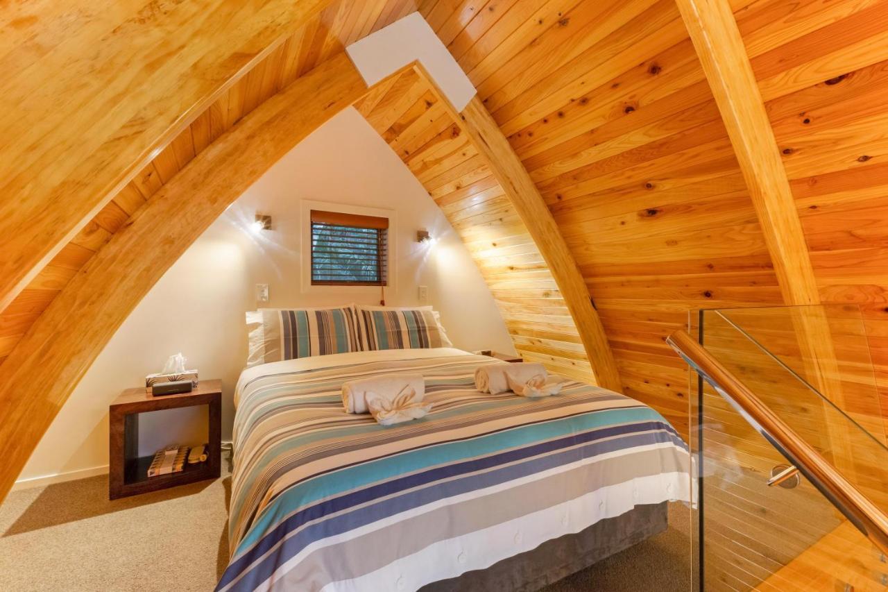 Onetangi Chalet Villa ภายนอก รูปภาพ
